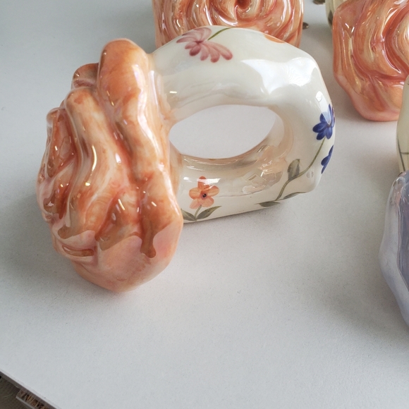 Milson & Louis 4 Handpainted Nappkin Holders - Picture 4 of 6